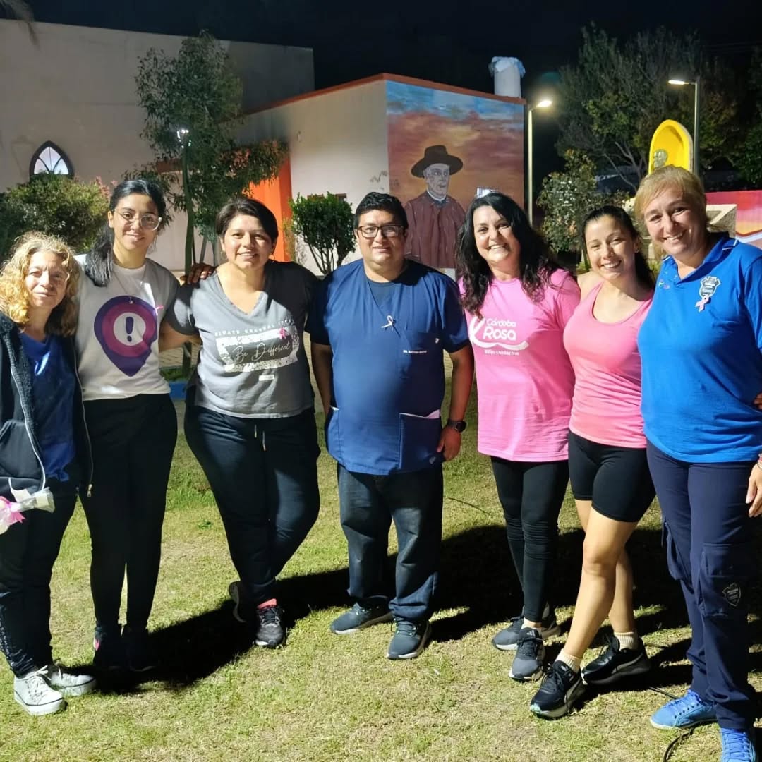 Camioneta con grúa y motosierra